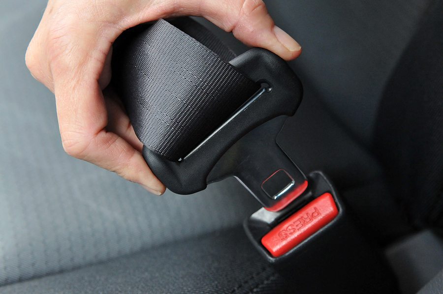 Pokuta za jízdy bez pásů: Platí ji řidič nebo spolujezdec?