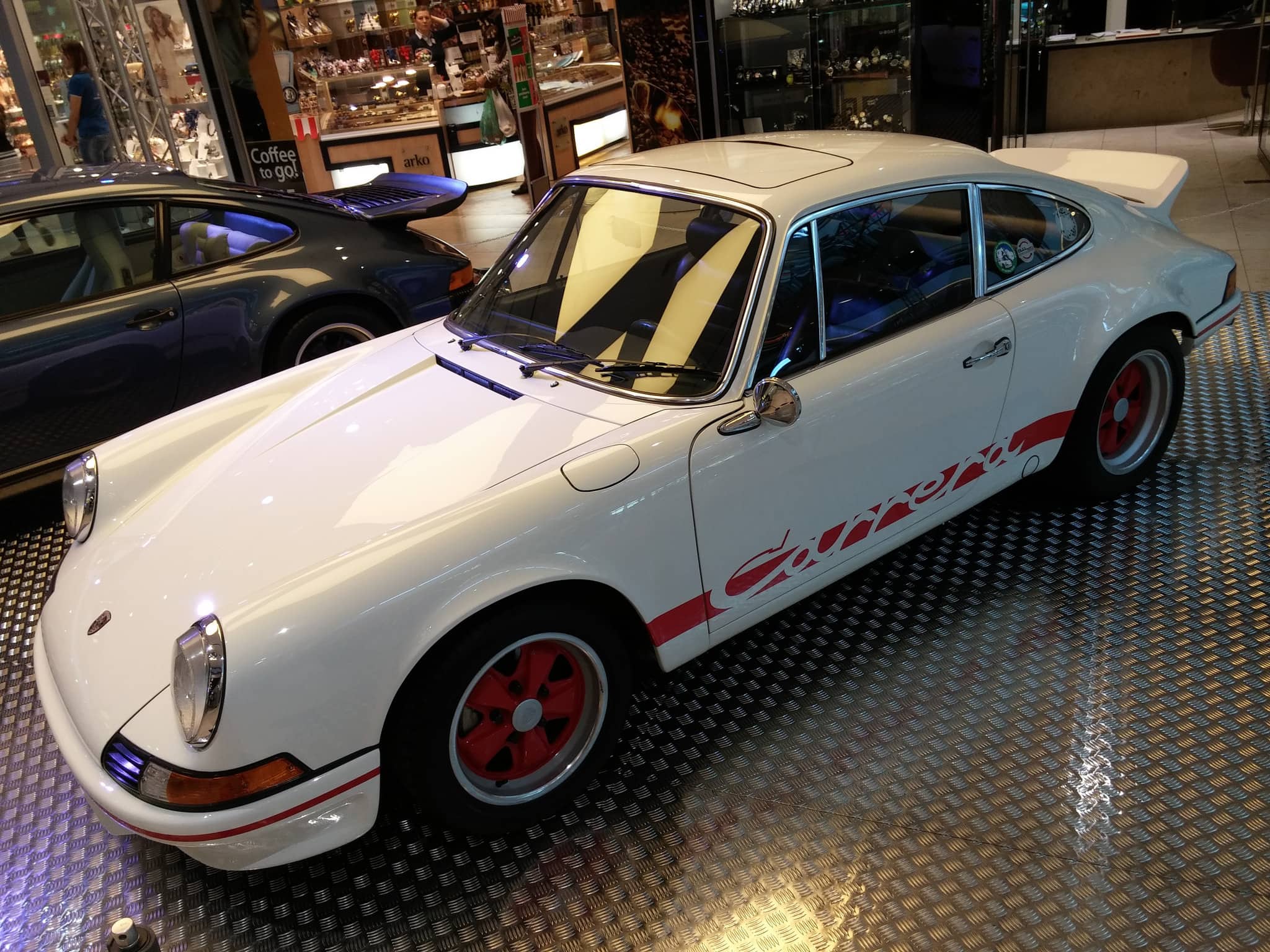 Obrazem: V zajetí Porsche aneb krása v nákupním centru