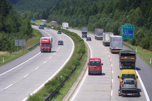 Prezident Zeman nechce vyšší rychlost na dálnicích