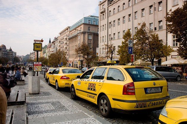 Praha: Třetina taxikářů předražila jízdné