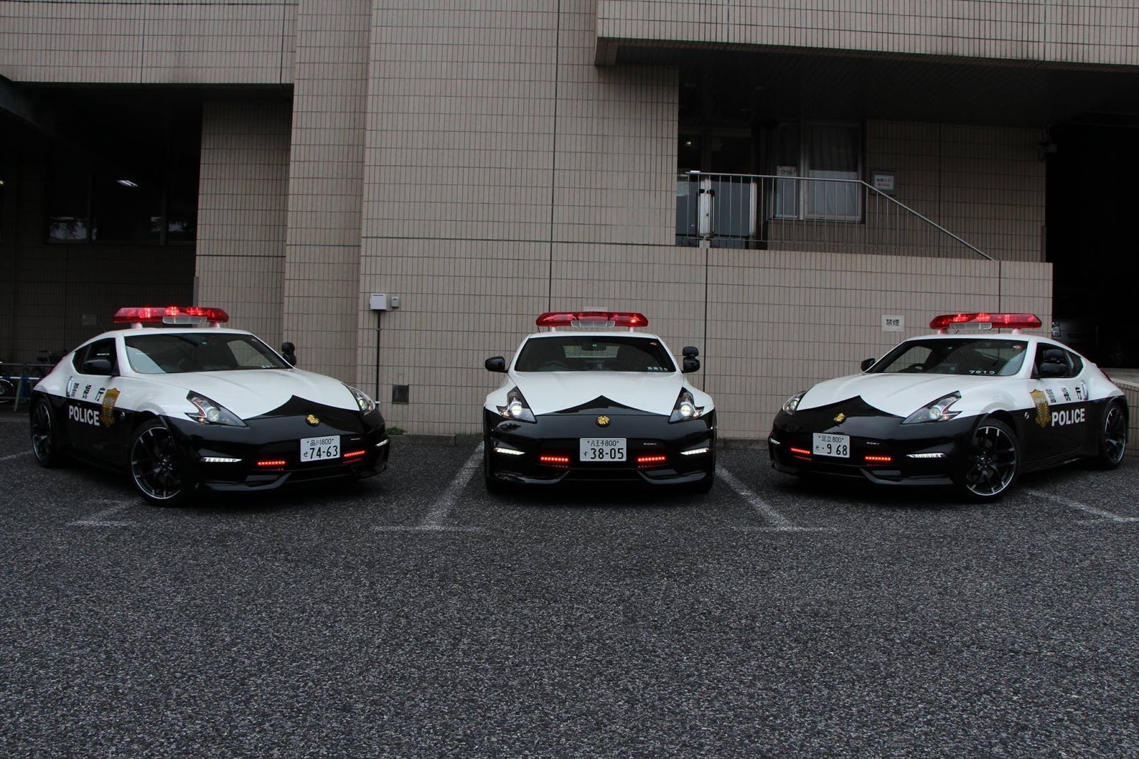 Tokijská policie posiluje o výkonné Nissany 370Z Nismo