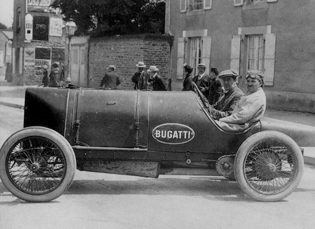 Před 135 lety se narodil jeden z největších velikánů automobilismu!