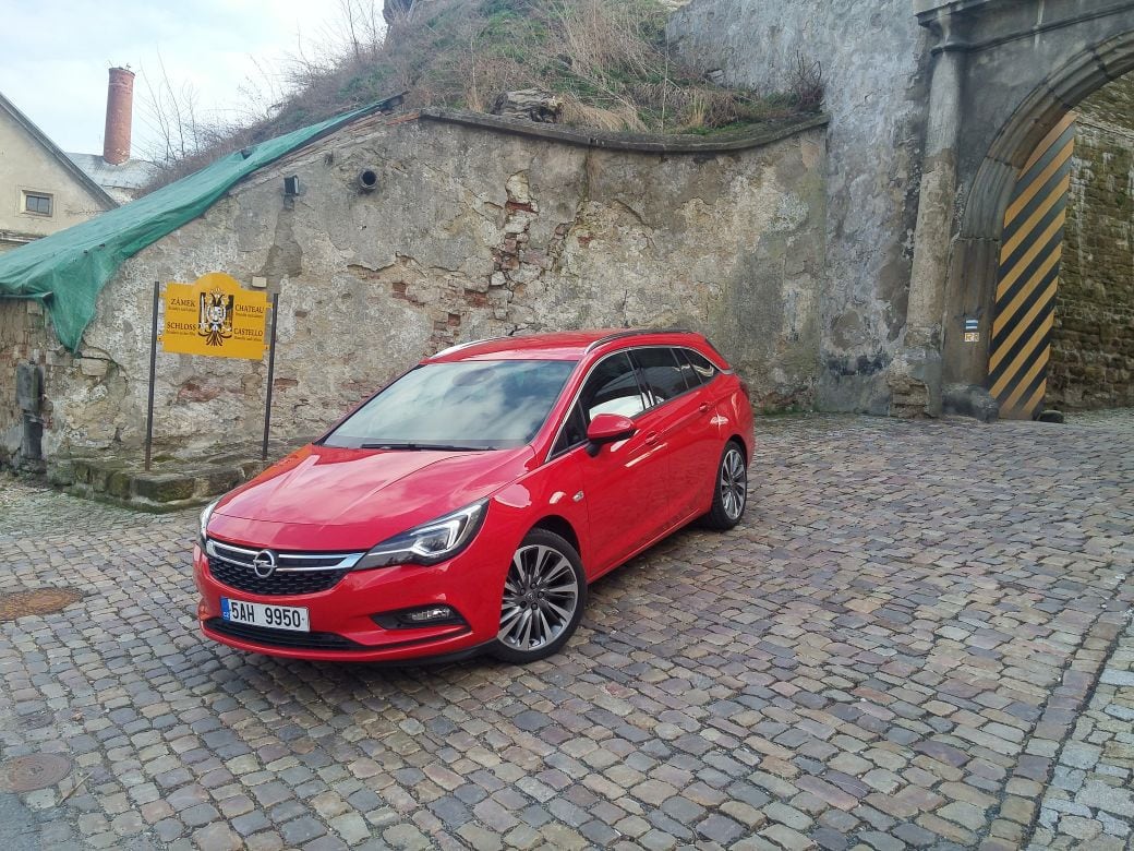 TEST: Opel Astra Sports Tourer 1.6 Turbo 200k – Zaslouží si svůj titul?