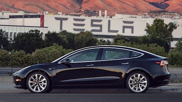 Tesla Model 3 – Odhalení a ambice