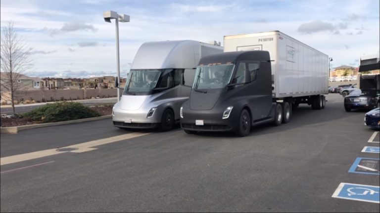 Kamion Tesla spatřen silnici