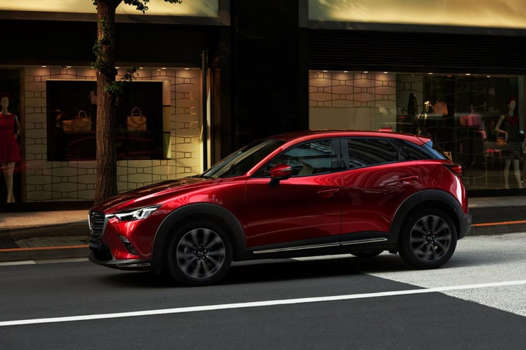 Mazda jde proti proudu. Motory bude zvětšovat