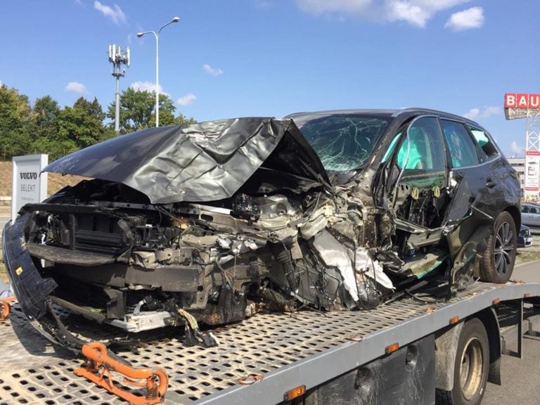 Volvo zachránilo řidiče i čtyřletého syna při vážné nehodě