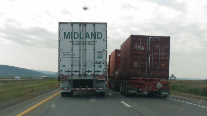 Zákaz předjíždění kamionů