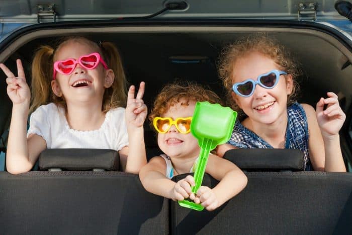 Cestování autem s dětmi. Co dělat, aby byla cesta co nejpříjemnější?