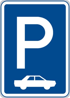 Dopravní značka Parkoviště (kolmé nebo šikmé stání)