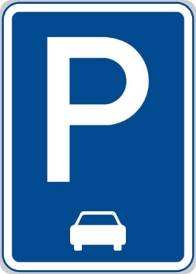 Dopravní značka Parkoviště (podélné stání)