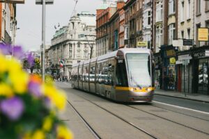 Předjíždění/objíždění tramvaje. Jak je to správně?