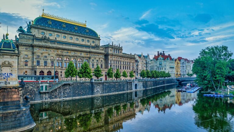 Národní Divadlo Praha – cena parkování a další informace 