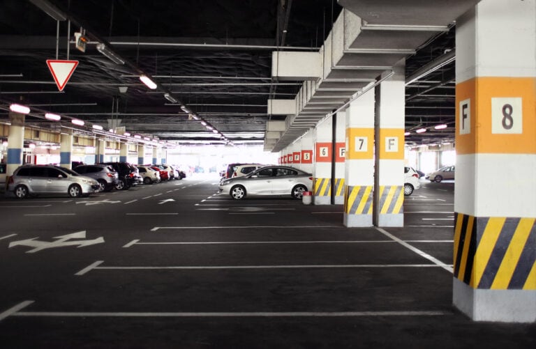 Parkování Praha 8 – Kde a za kolik zaparkovat?