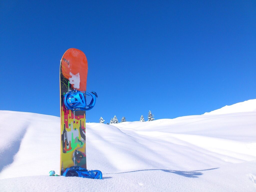 Jaká jsou pravidla pro přepravu lyží a snowboardů v Rakousku?