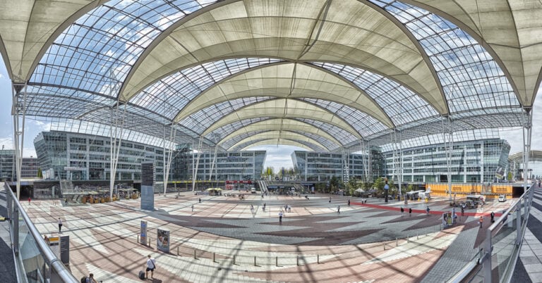 Parkování letiště Mnichov (Munich International Airport): Přehled, kde se dá zaparkovat a za kolik