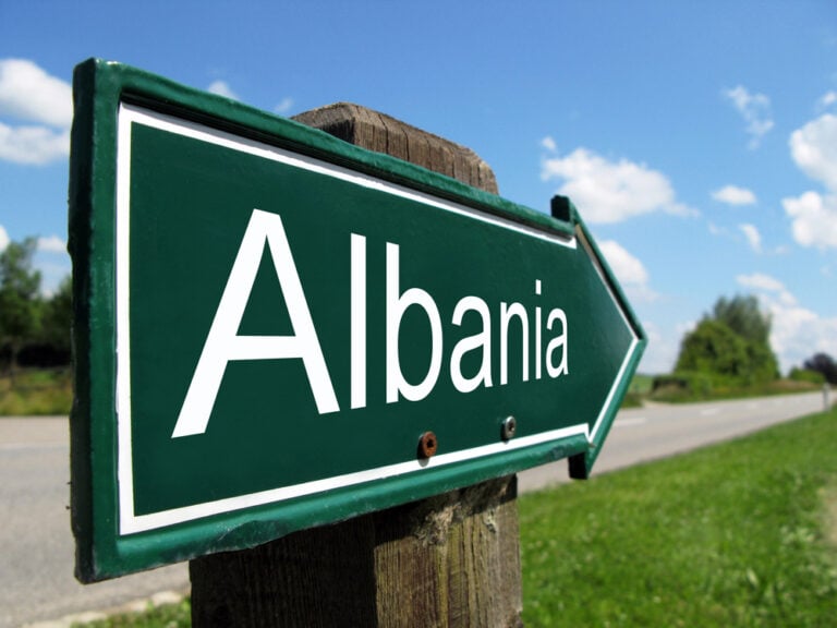 Dopravní předpisy a pravidla Albánie