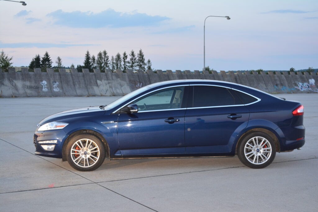 Ford Mondeo liftback