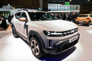 Nový vůz? Co dnes dává smysl a za jaké peníze se vyplatí kupovat?